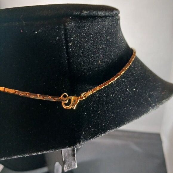 Vintage 70's Costume Jewelry Gold Tone Chain Pedant Necklace - Picture 4 of 10